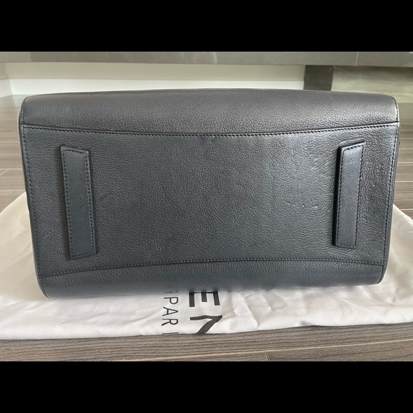 FOR SALE: GIVENCHY Antigona Medium - Picture 3 of 4